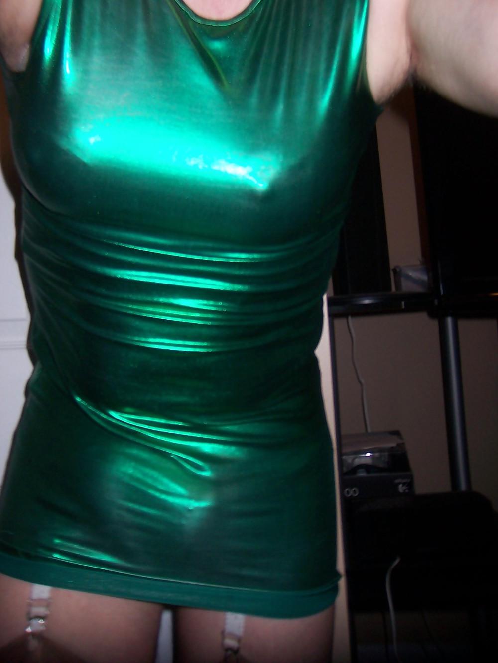 7P New more of green satin dress