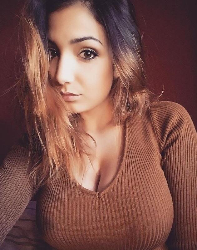 25P Non-Nude Busty Babes 31