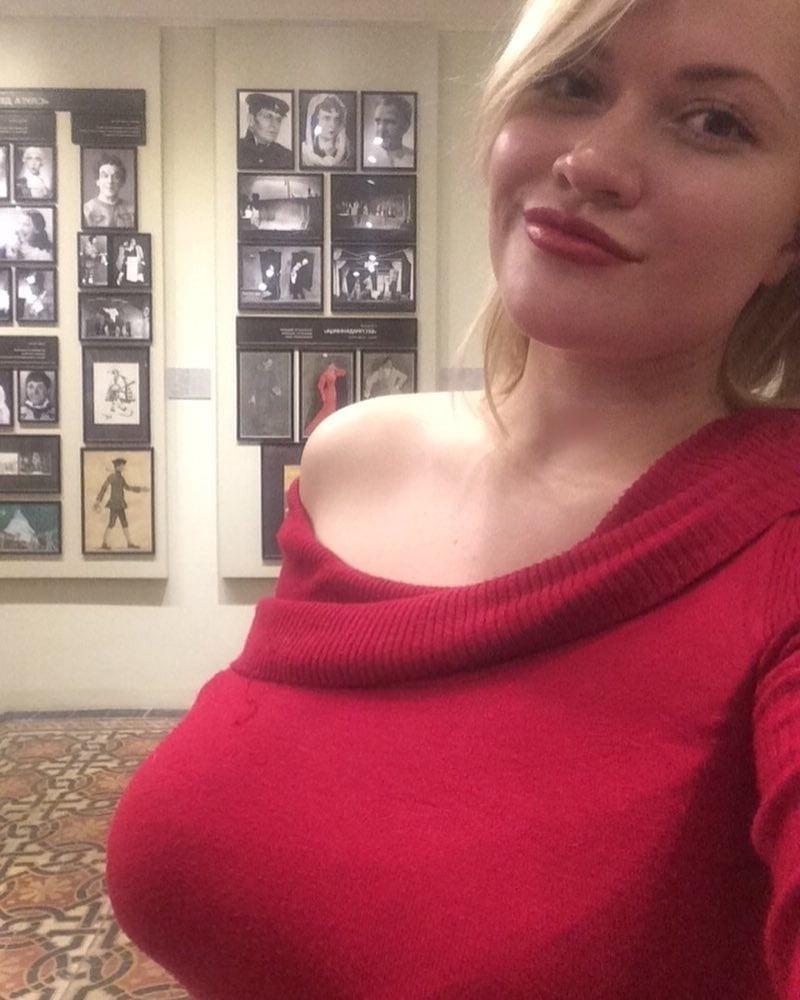 25P Non-Nude Busty Babes 41