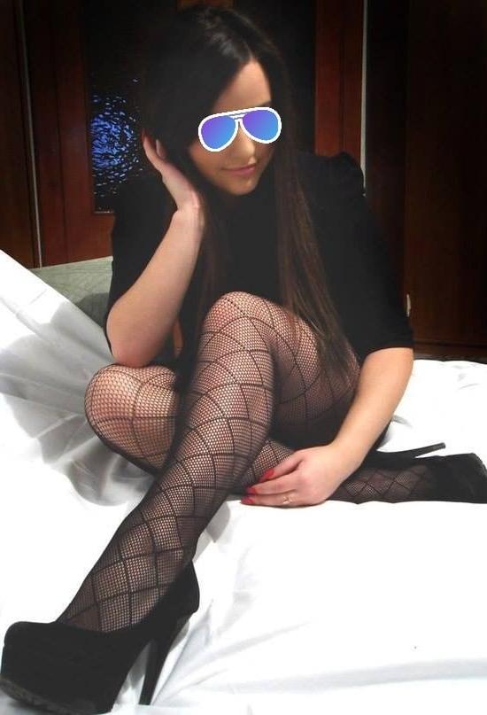 25P Voyeur Amateur and Pantyhose 6