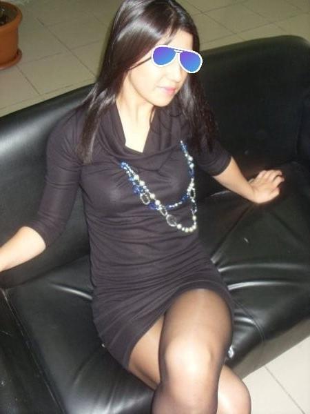 25P Voyeur Amateur and Pantyhose 6