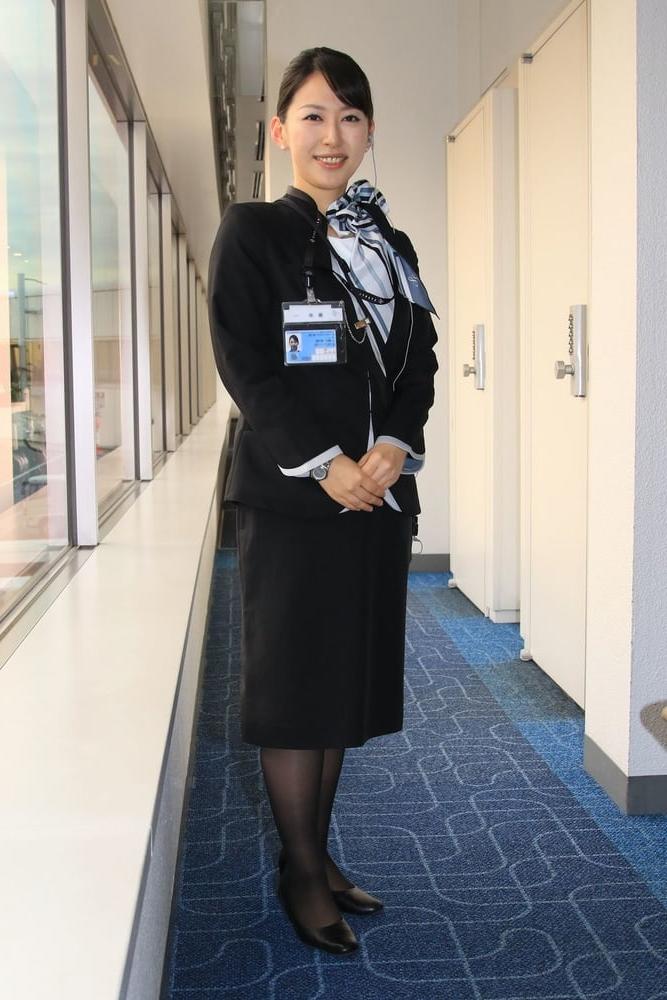 25P Asian Flight Attendants in Pantyhose Part 1
