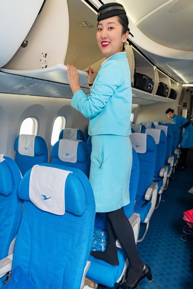 25P Asian Flight Attendants in Pantyhose Part 1