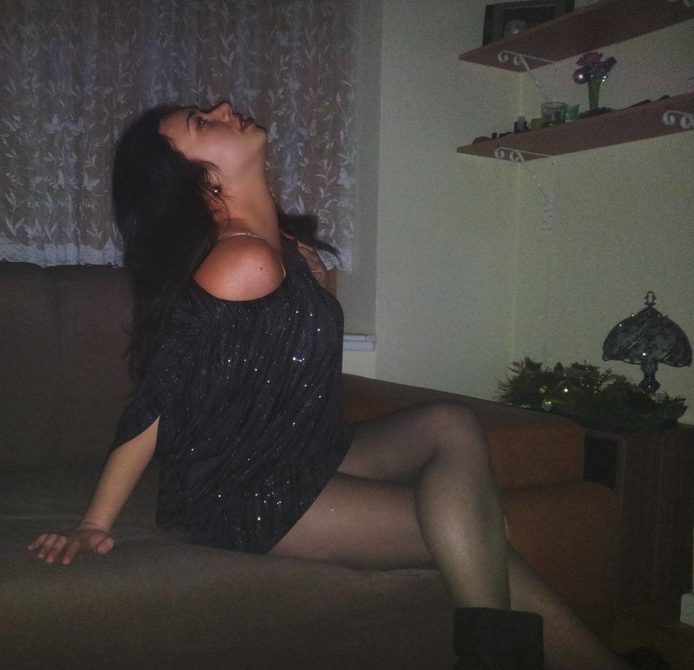 25P sexy females in tights pantyhose nylons 28