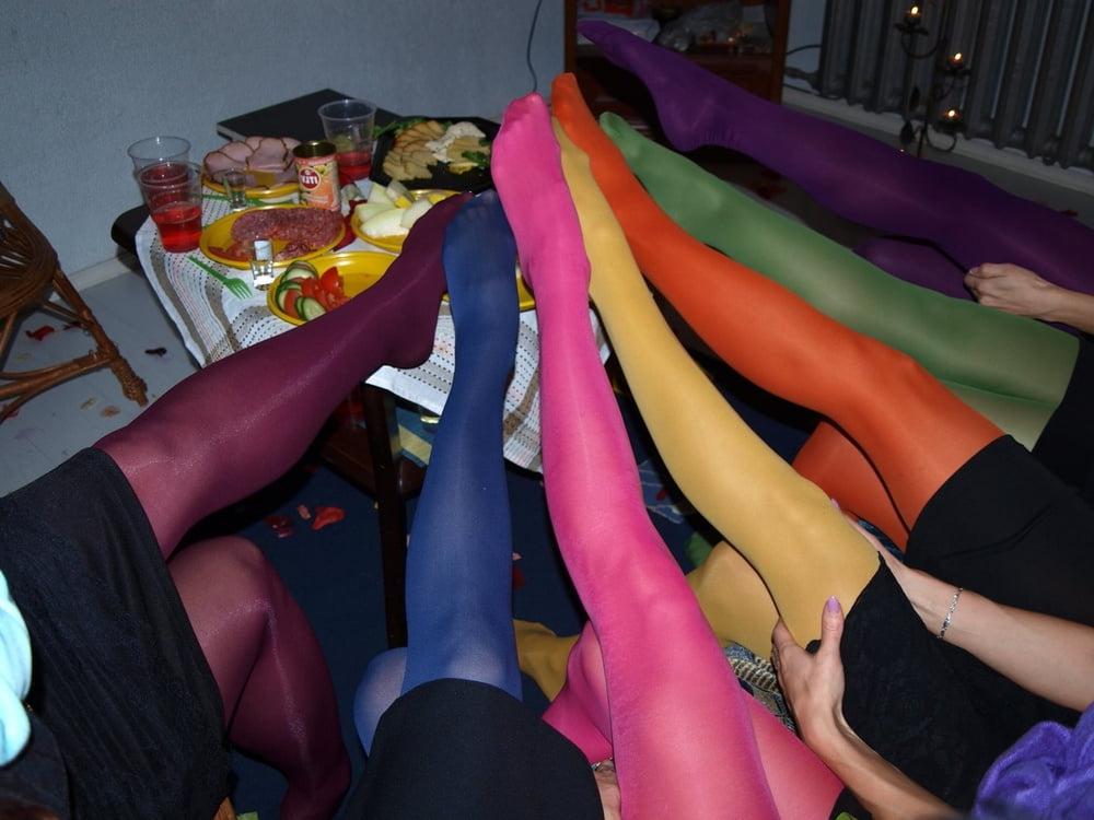 25P sexy females in tights pantyhose nylons 28