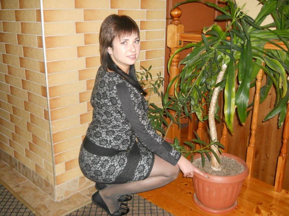 25P sexy females in tights pantyhose nylons 28