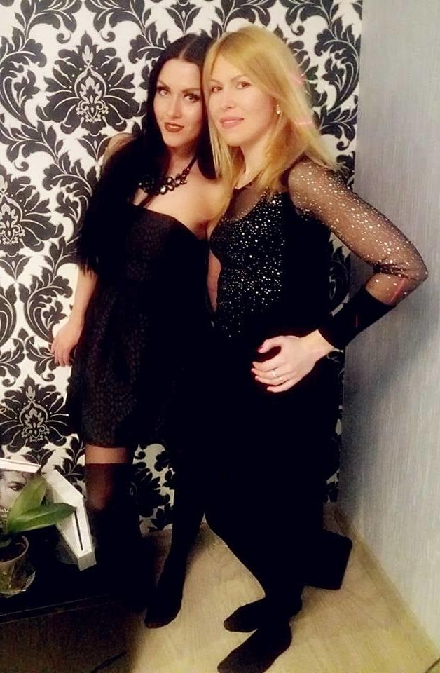 25P sexy females in tights pantyhose nylons 26