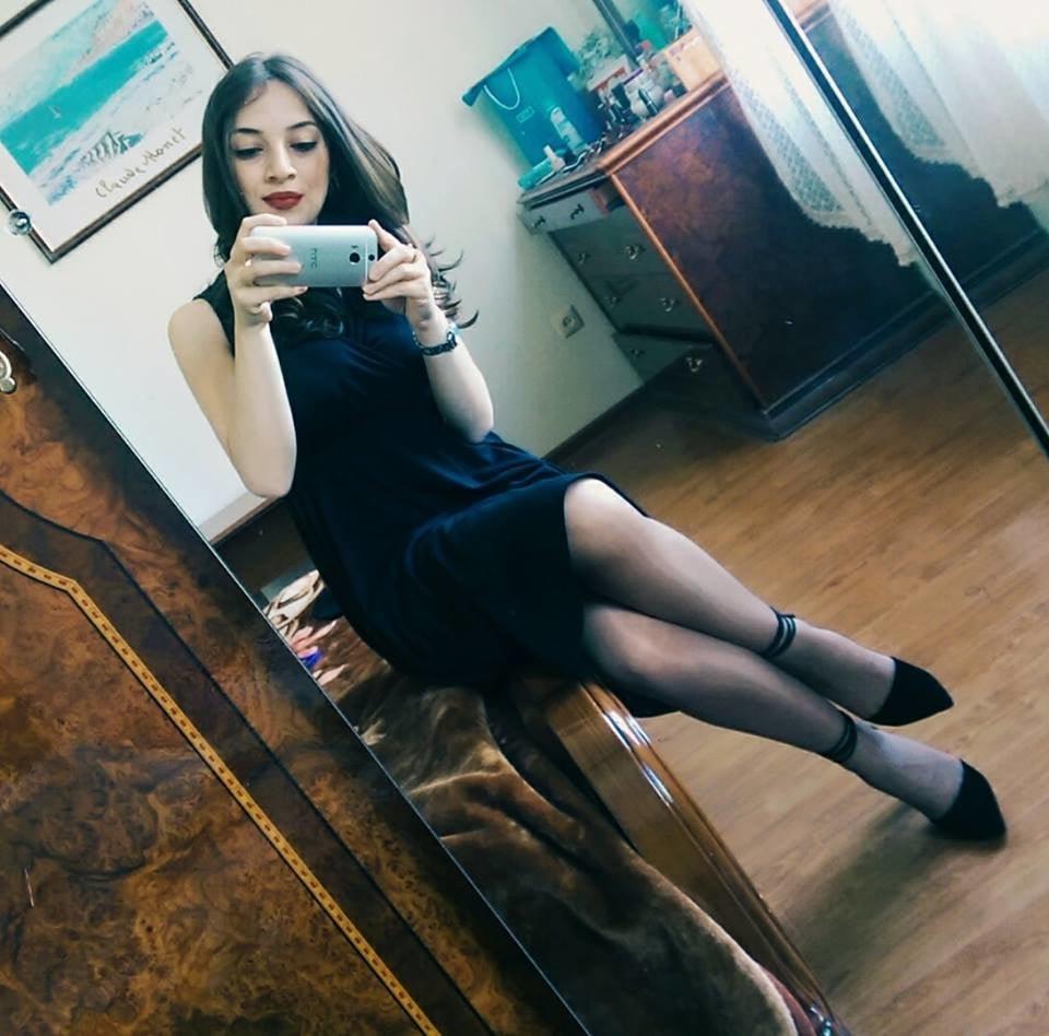 25P sexy females in tights pantyhose nylons 21