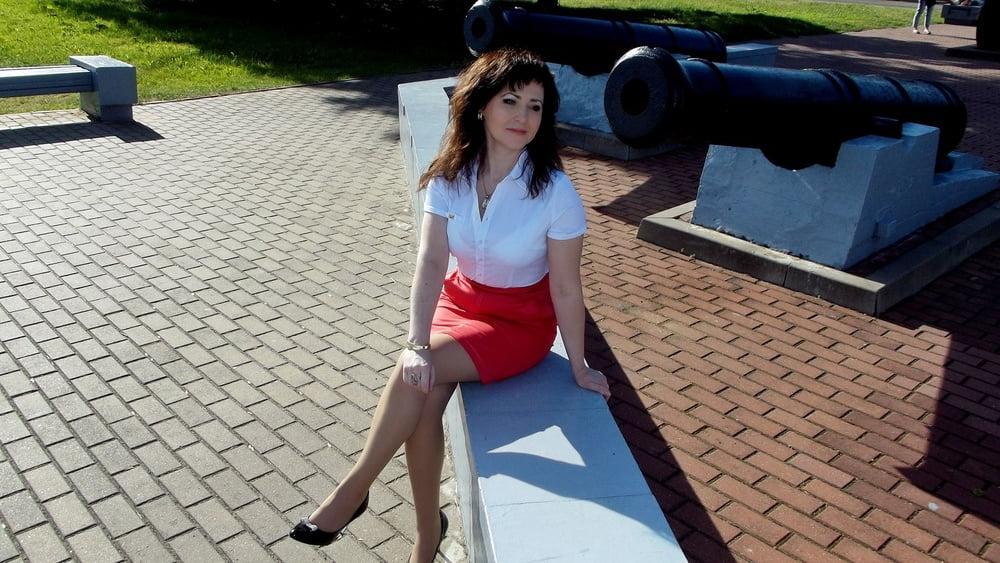 25P sexy females in tights pantyhose nylons 21