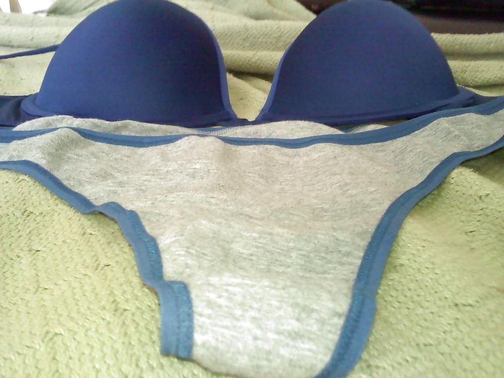 25P Got her dirty panties