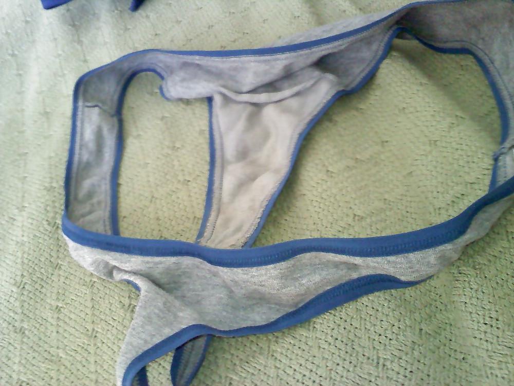 25P Got her dirty panties