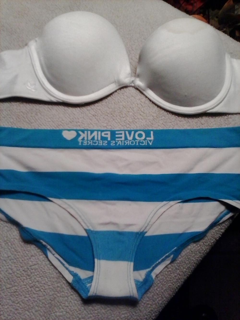25P Got her dirty panties