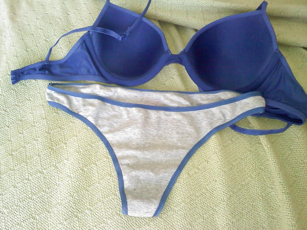 25P Got her dirty panties