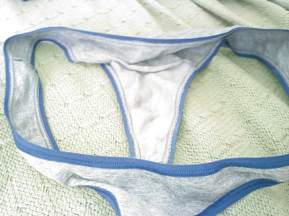 25P Got her dirty panties