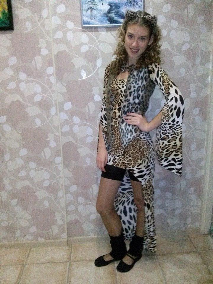25P sexy females in tights pantyhose nylons 24