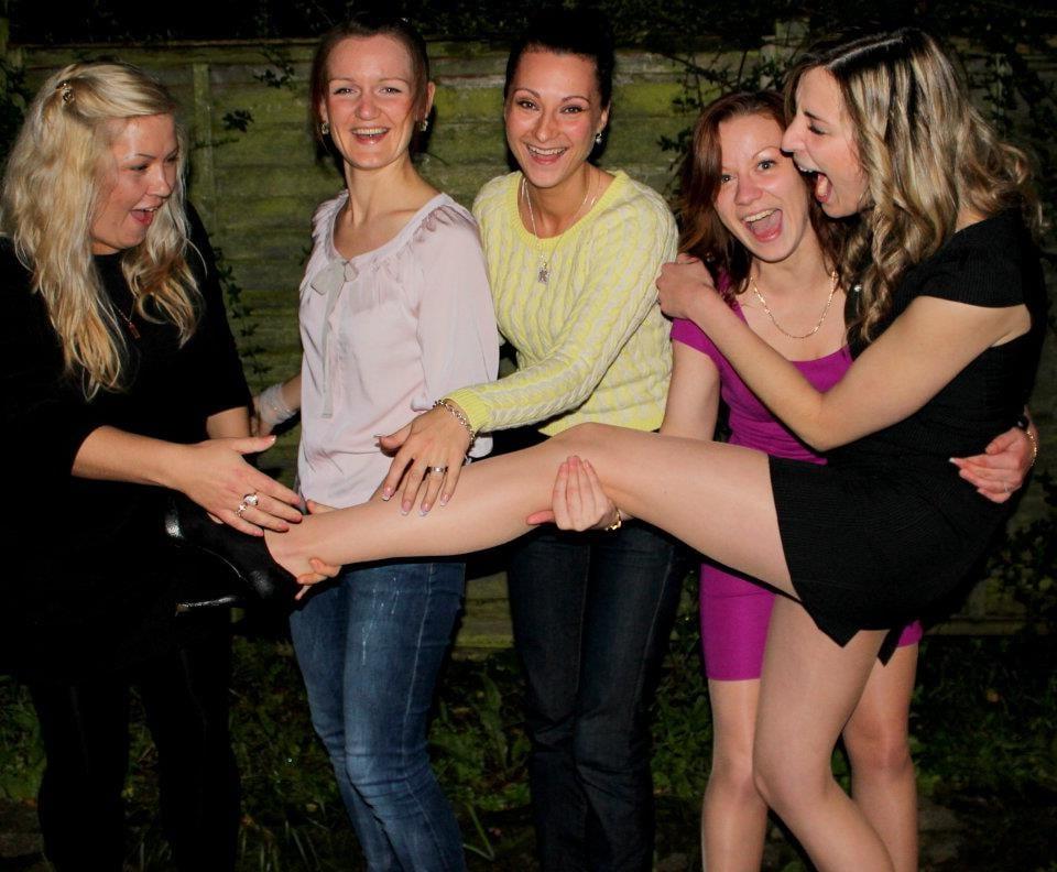 25P sexy females in tights pantyhose nylons 24