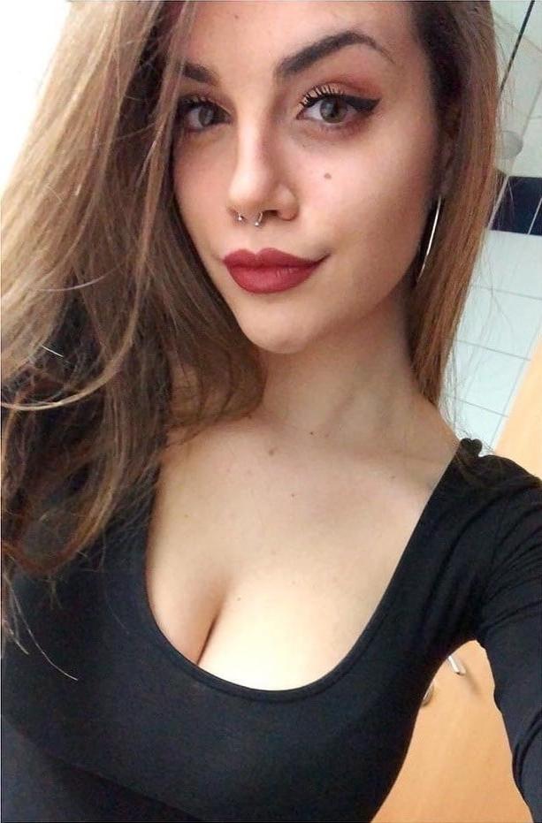 25P Non-Nude Busty Babes 17