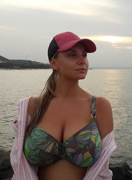 25P Non-Nude Busty Babes 17