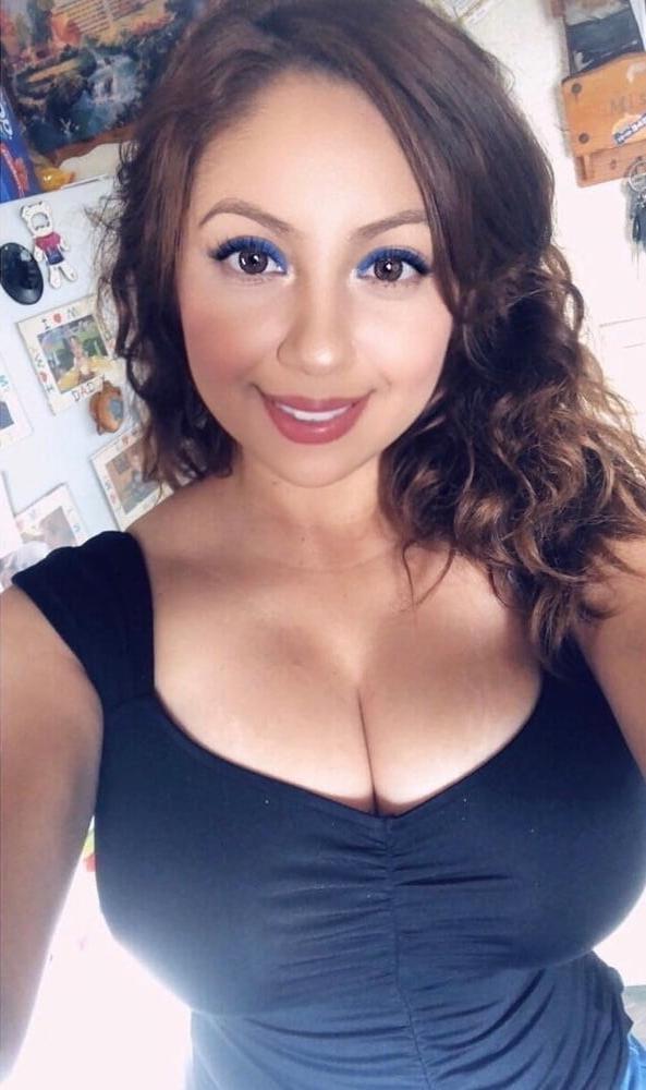 25P Non-Nude Busty Babes 17