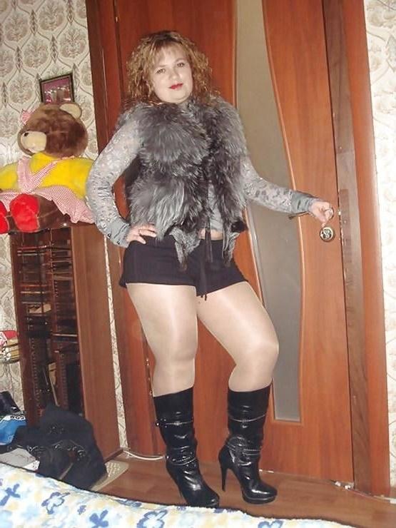 25P mature pantyhose 2