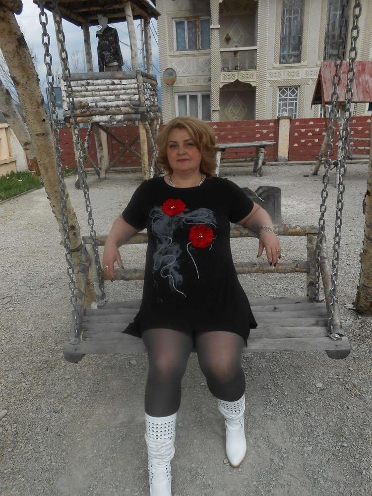 25P mature pantyhose 2
