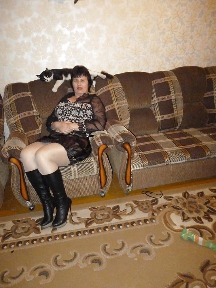 25P mature pantyhose 2