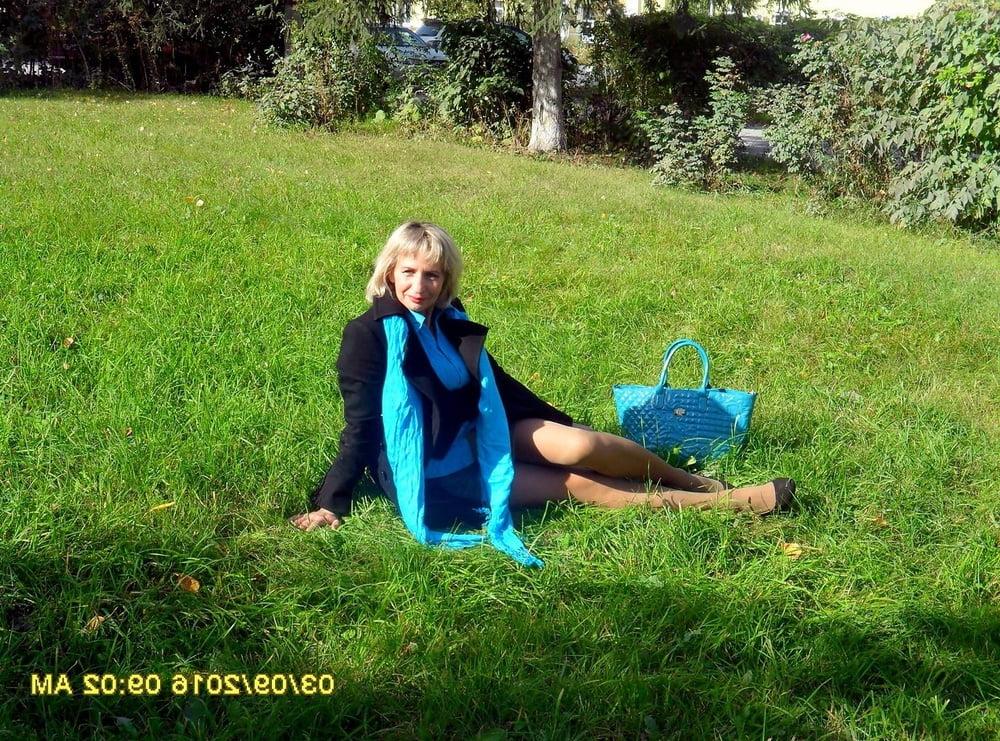 25P mature pantyhose 2