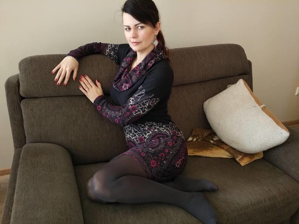 25P sexy females in tights pantyhose nylons 18