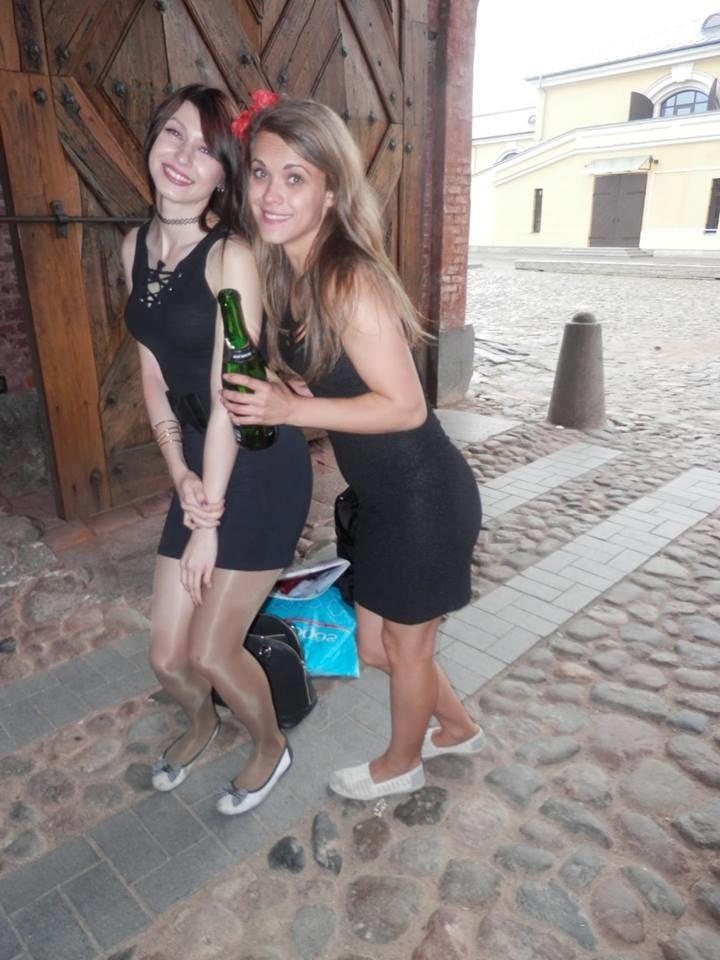 25P sexy females in tights pantyhose nylons 18