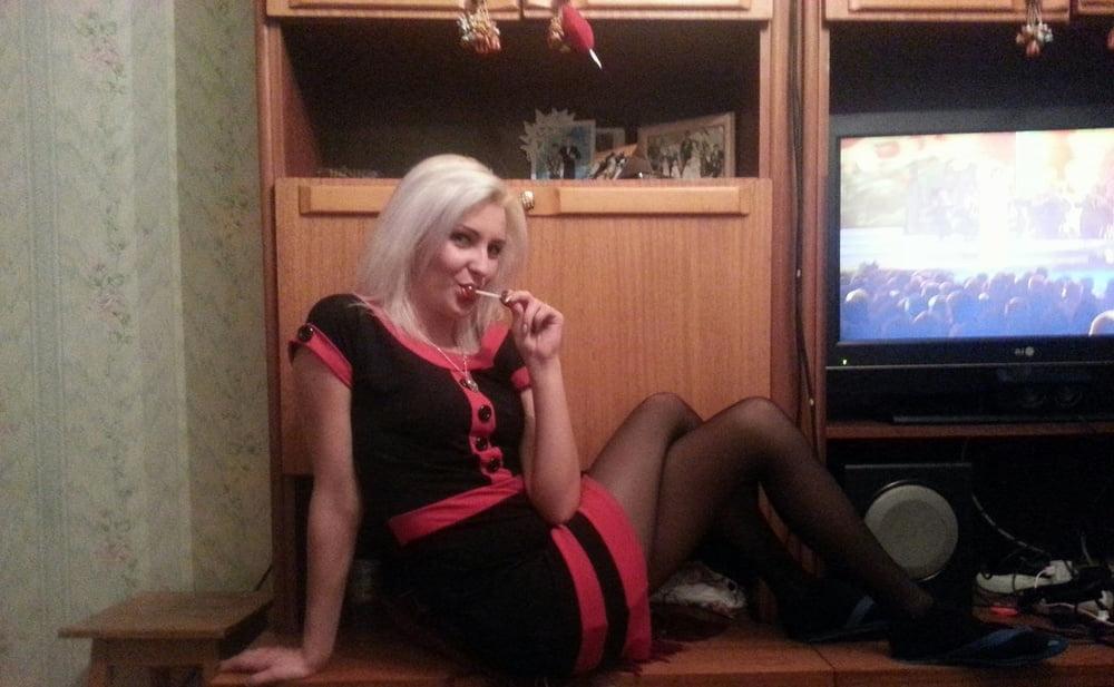 25P sexy females in tights pantyhose nylons 18