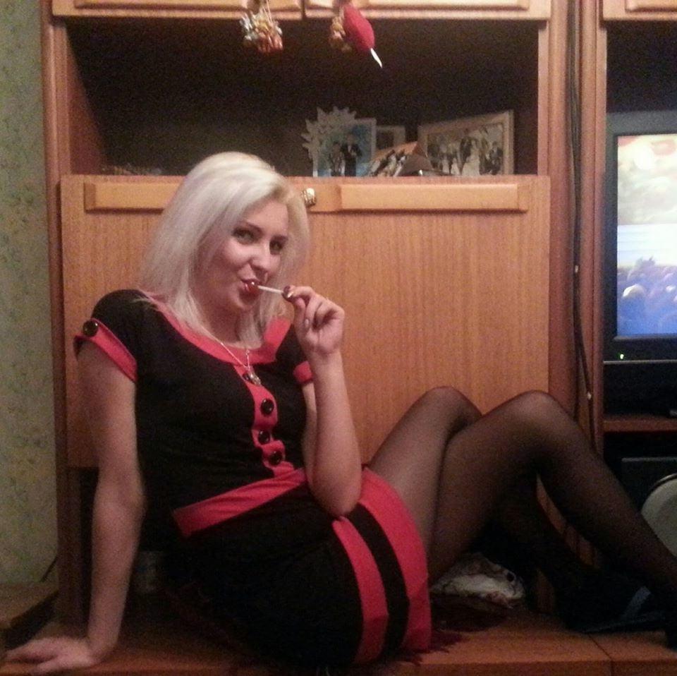 25P sexy females in tights pantyhose nylons 18