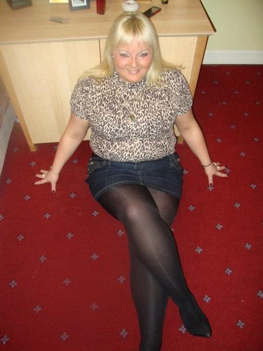 25P sexy females in tights pantyhose nylons 18