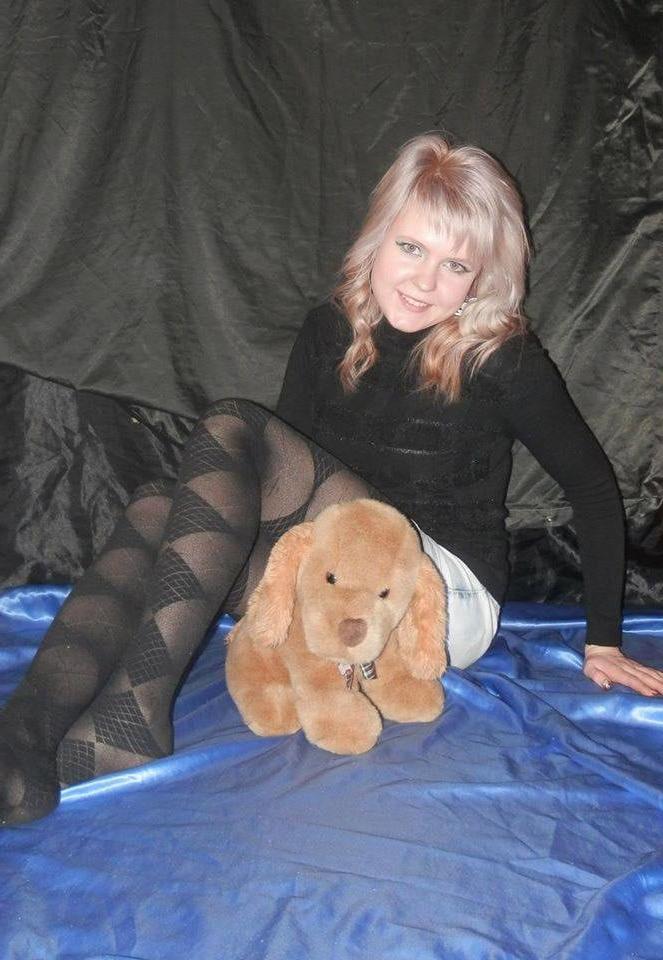 25P sexy females in tights pantyhose nylons 22