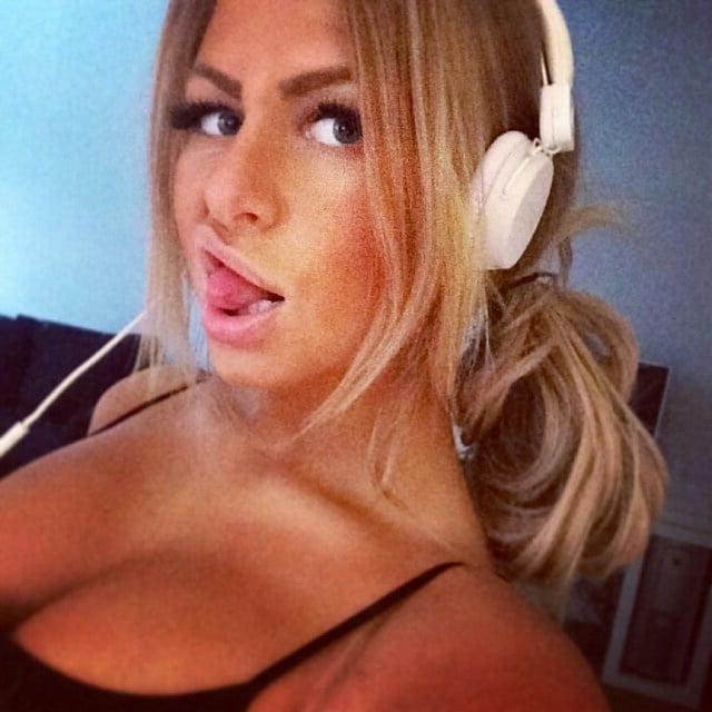 25P Non-Nude Busty Babes 3