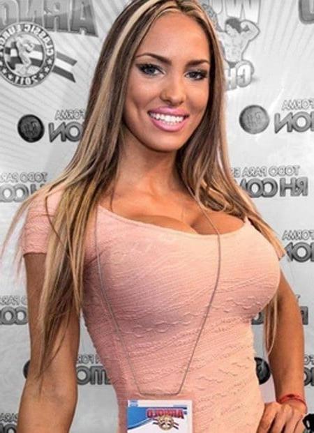 25P Non-Nude Busty Babes 4