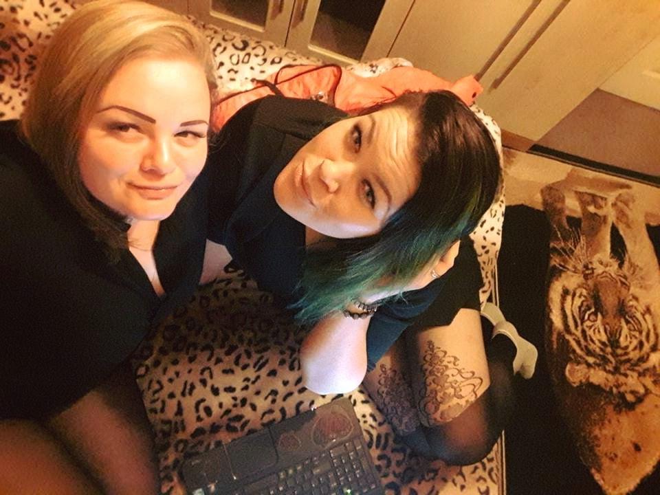 25P sexy females in tights pantyhose nylons 25