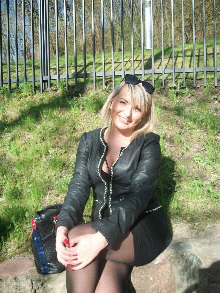 25P sexy females in tights pantyhose nylons 25