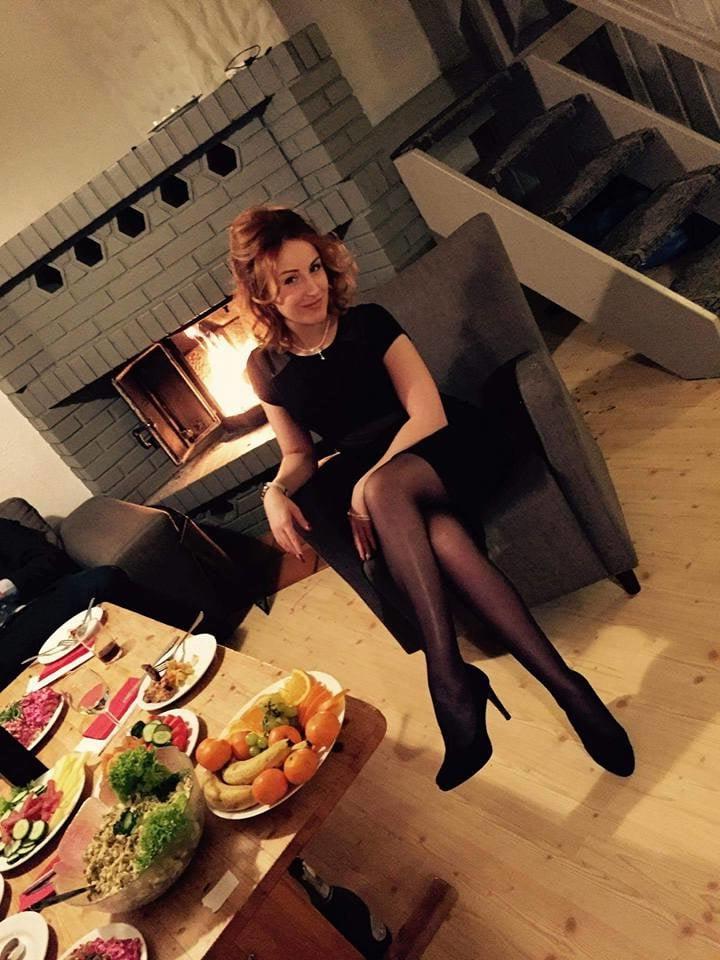 25P sexy females in tights pantyhose nylons 25