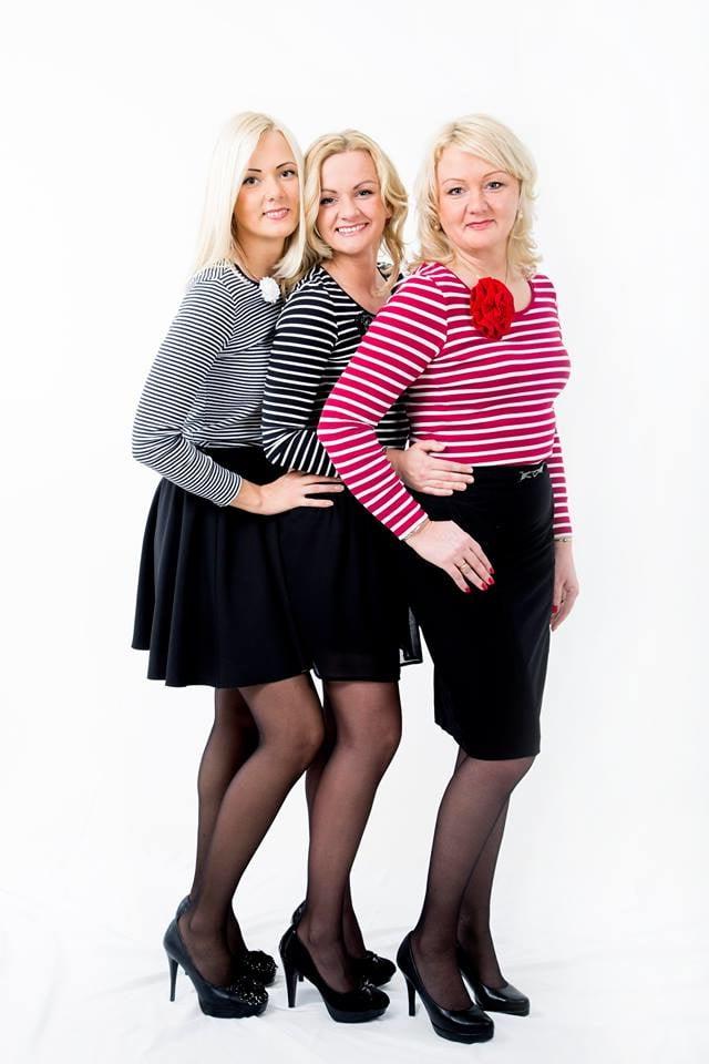 25P sexy females in tights pantyhose nylons 20