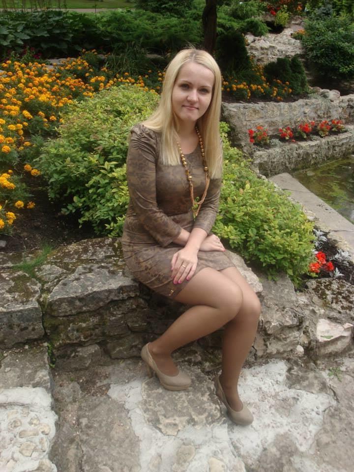 25P sexy females in tights pantyhose nylons 20