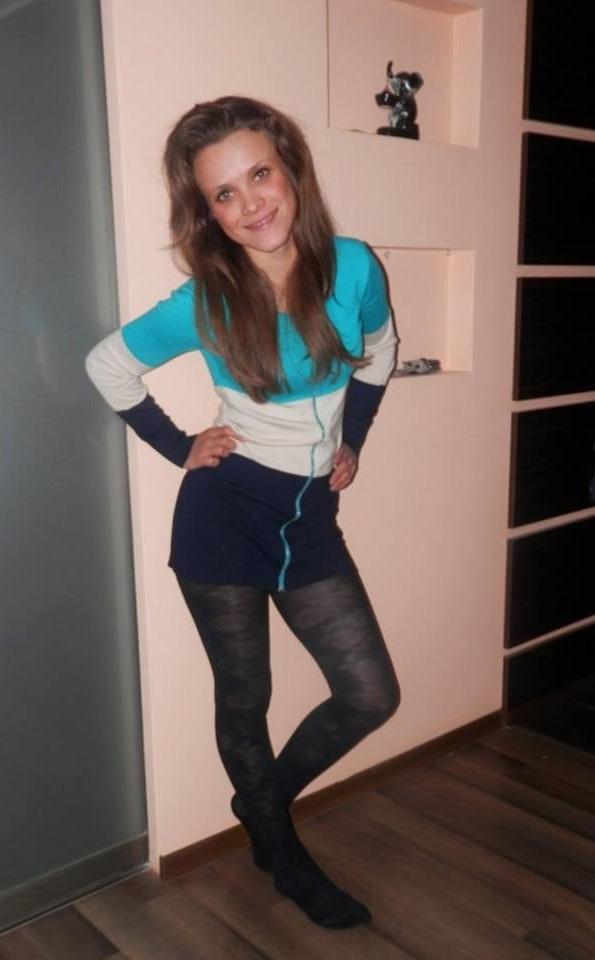 25P sexy females in tights pantyhose nylons 19