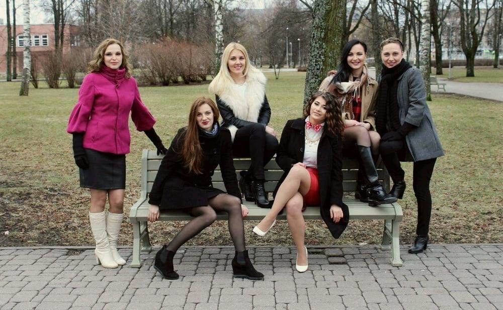 25P sexy females in tights pantyhose nylons 19