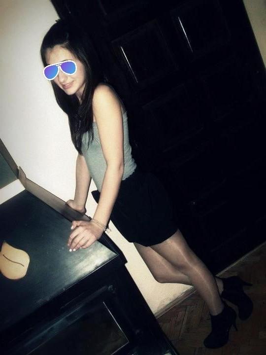 25P Voyeur Amateur and Pantyhose 5
