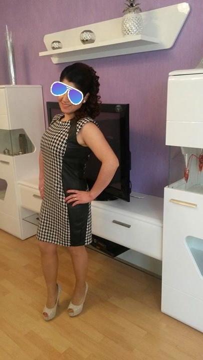 25P Voyeur Amateur and Pantyhose 5