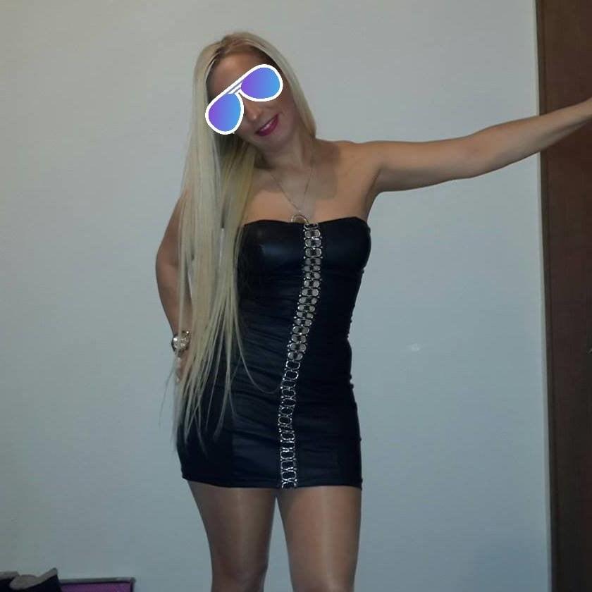 25P Voyeur Amateur and Pantyhose 5