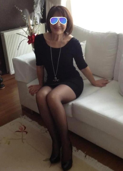 25P Voyeur Amateur and Pantyhose 5