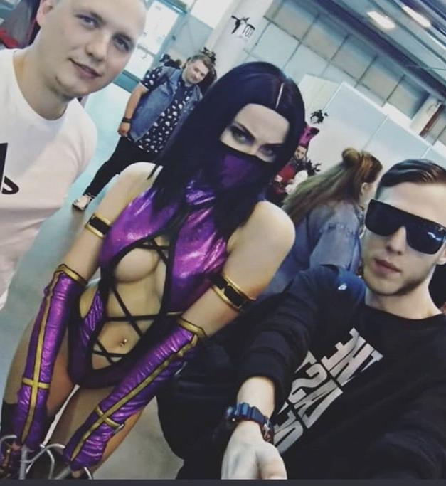25P Ladies in cosplay &amp; fancy dress 2