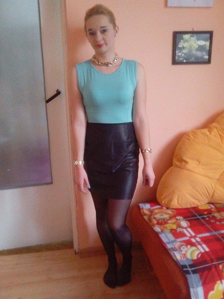25P sexy females in tights pantyhose nylons 14
