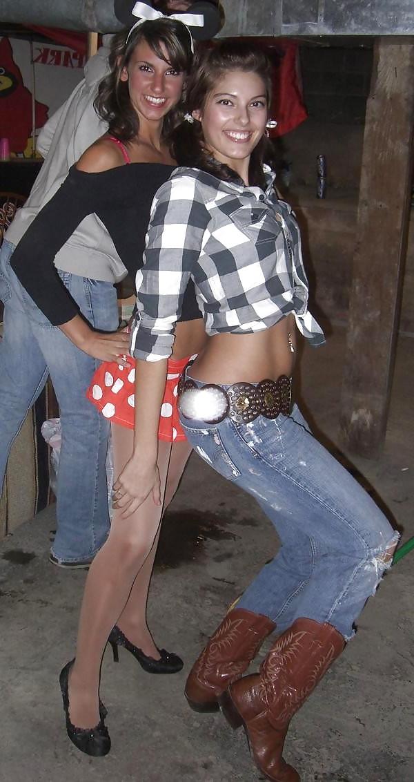 25P Costume Sluts From,SmutDates
