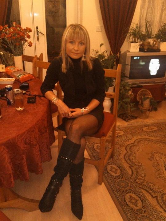 25P sexy females in tights pantyhose nylons 13